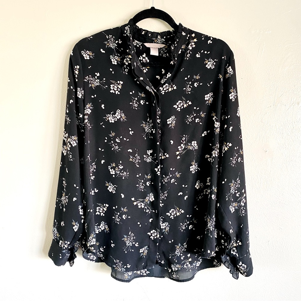 Delicate Floral Pattern Button-up Top